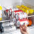 056 Organizador Multiuso Porta Latas Para Geladeira Armário Acrilico Plasutil